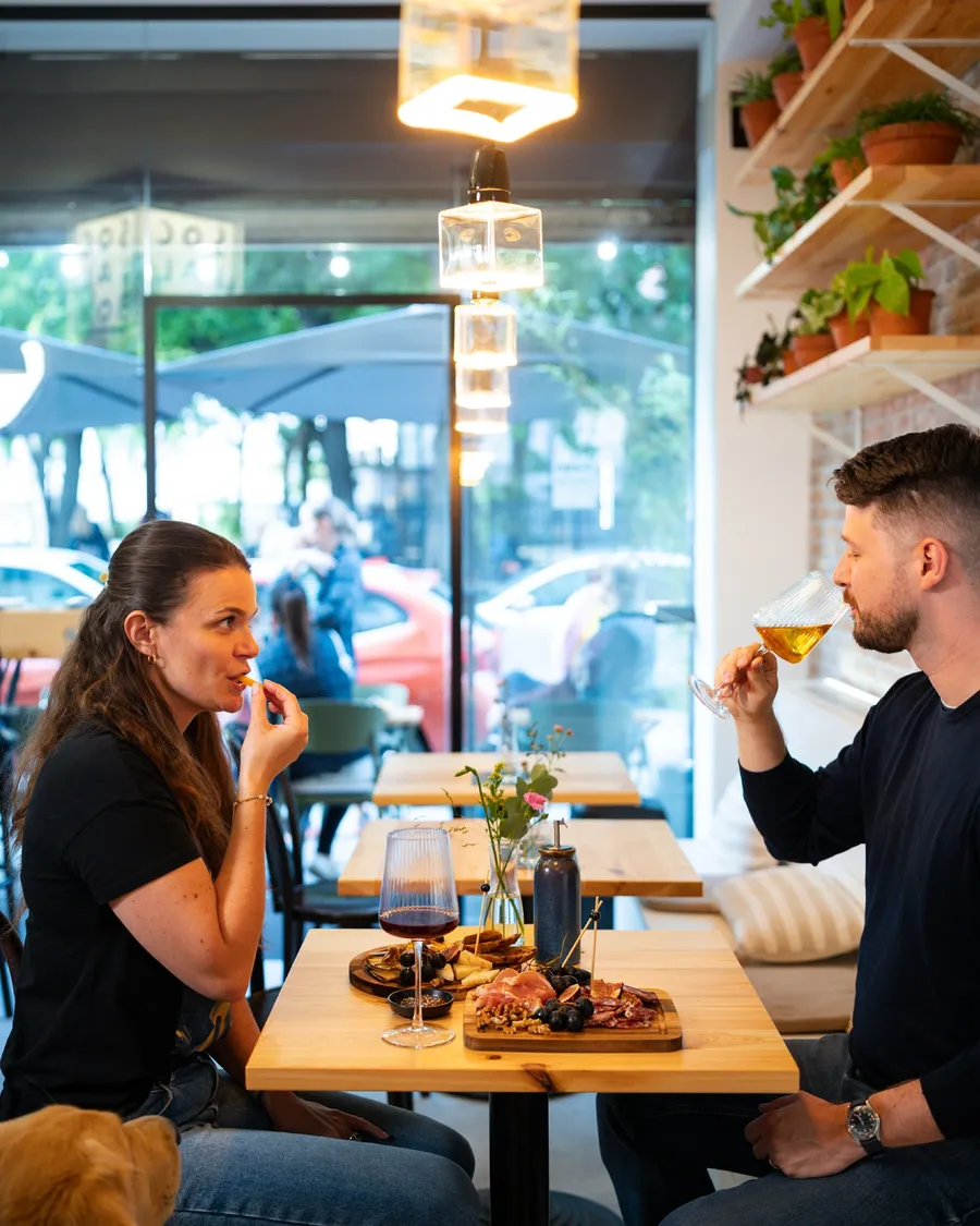 Social Box: tapas a vínko